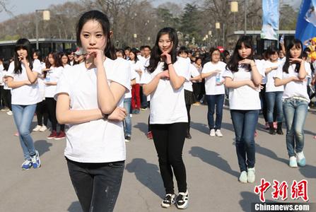 女子称见到网恋男友感觉自己碎掉